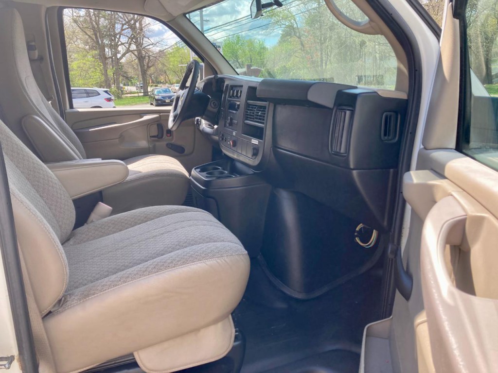 2011 Chevrolet Express Image 18