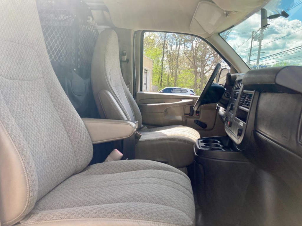 2011 Chevrolet Express Image 19