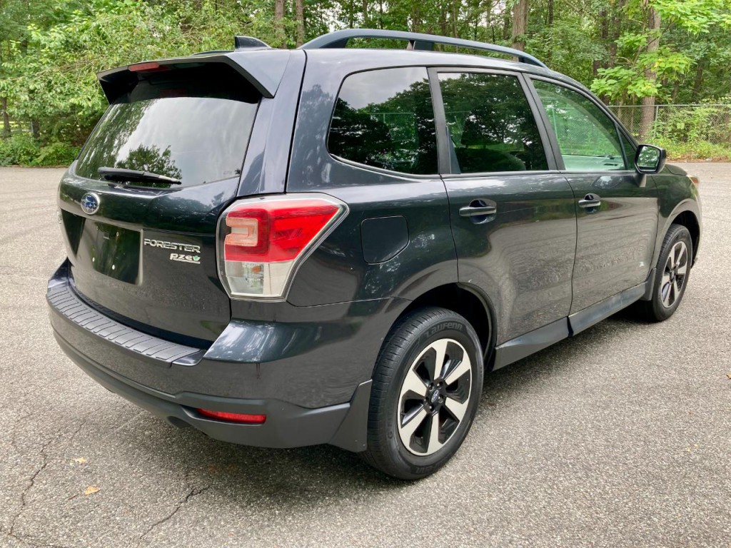 2017 Subaru Forester Image 6