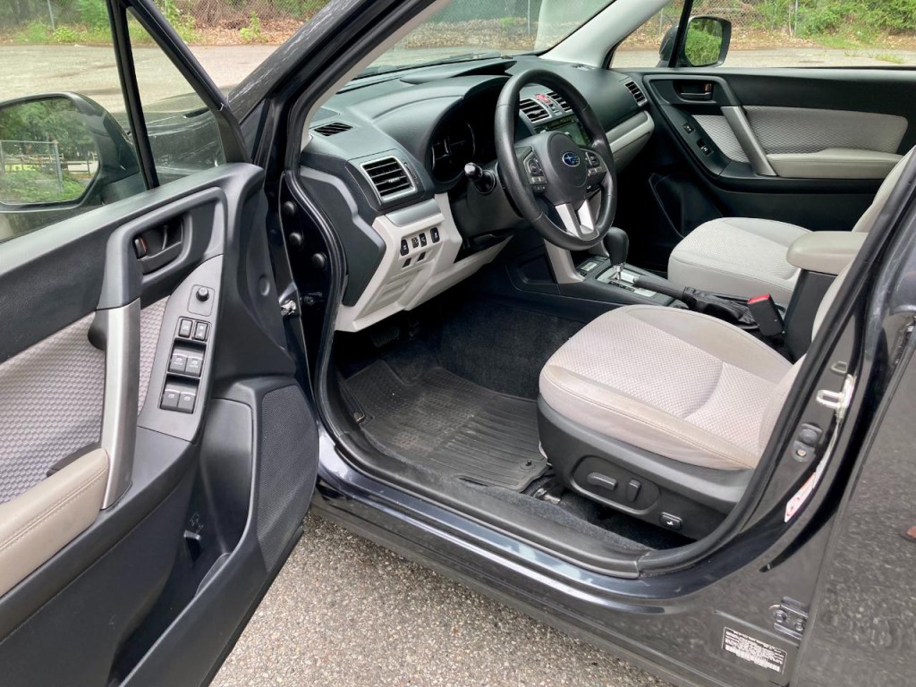 2017 Subaru Forester Image 8
