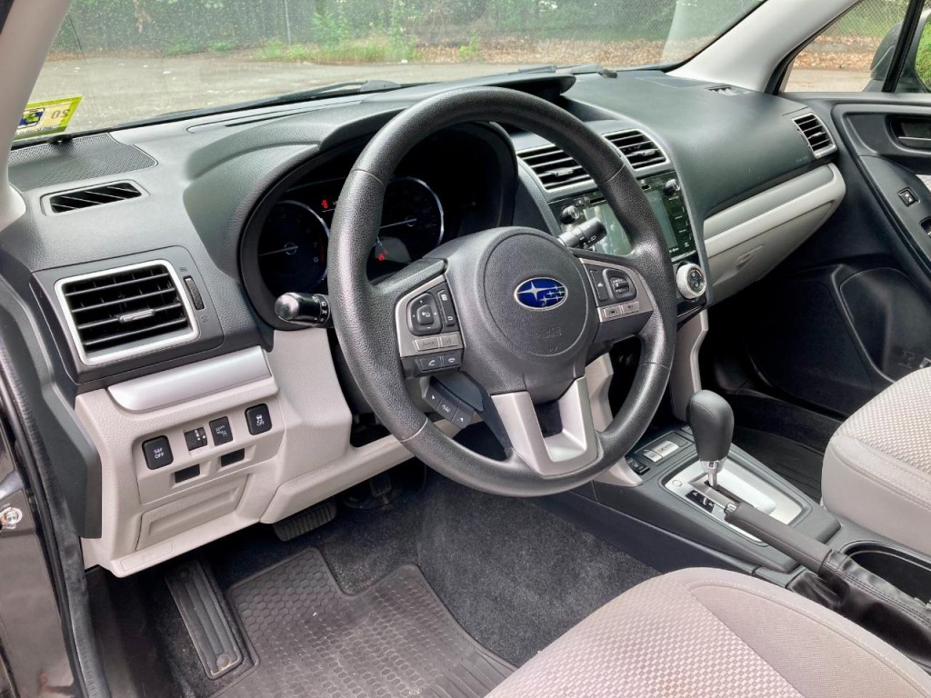 2017 Subaru Forester Image 10