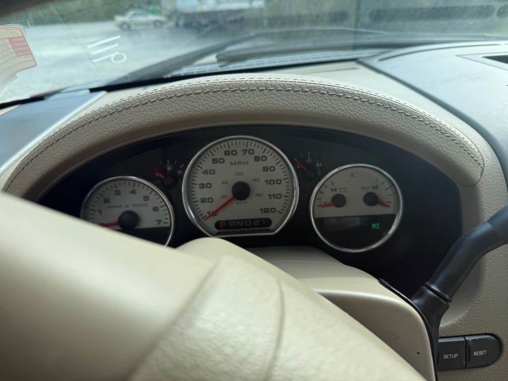 2004 Ford F-150 Image 8