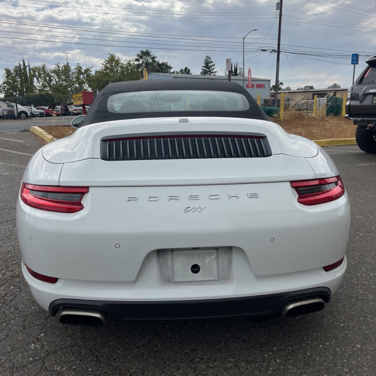 2018 Porsche 911 Image 10