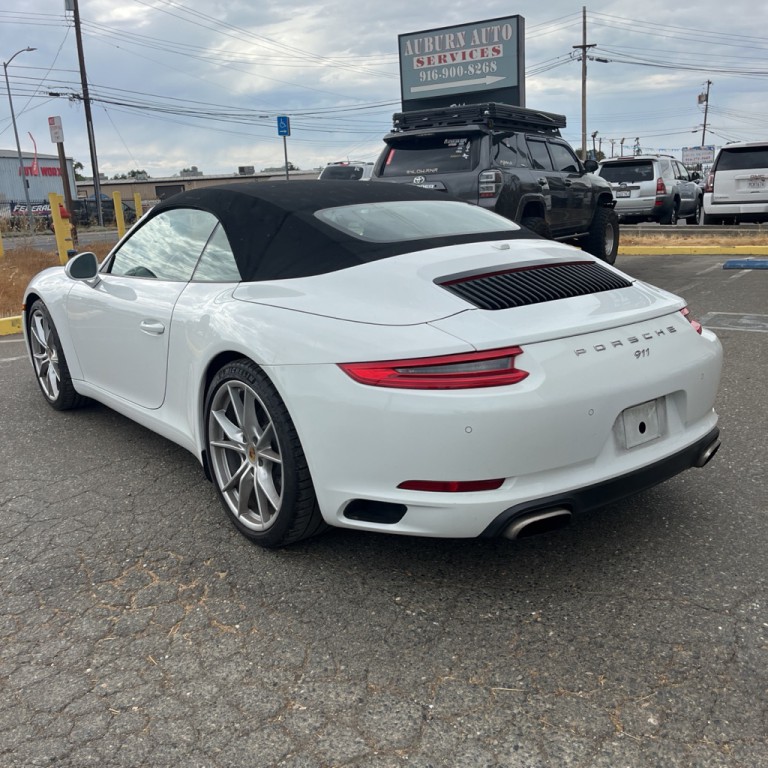 2018 Porsche 911 Image 12