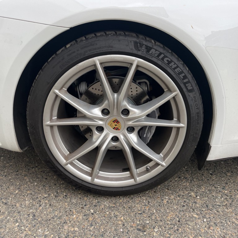2018 Porsche 911 Image 18