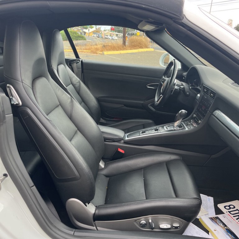 2018 Porsche 911 Image 34