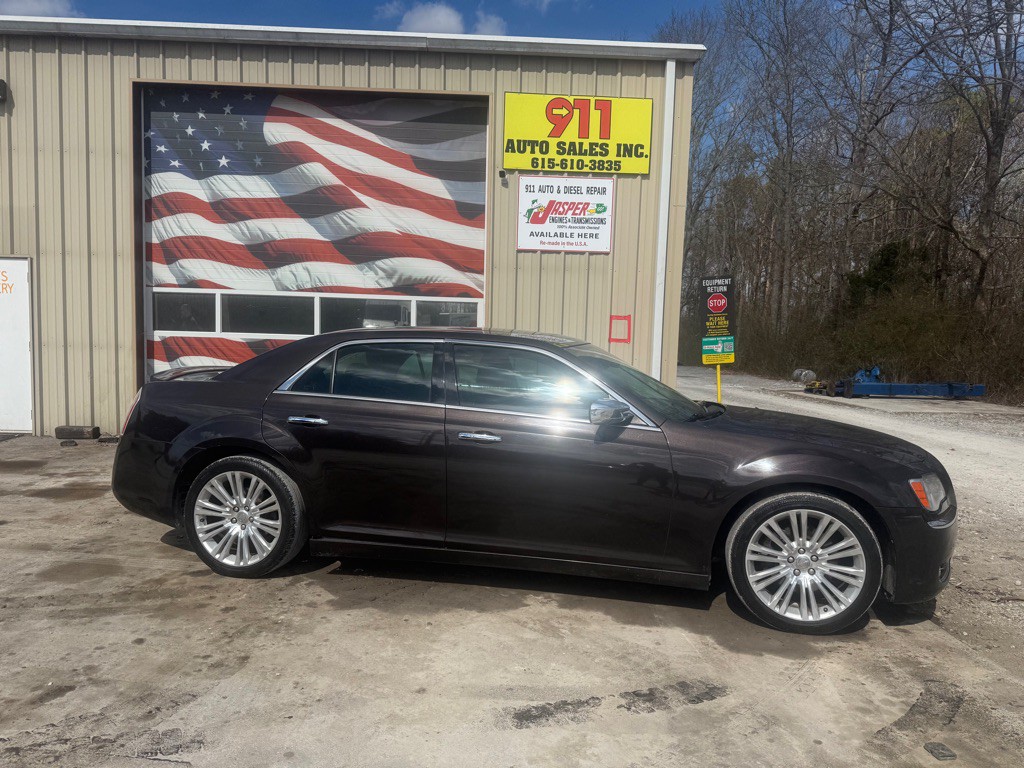 2012 Chrysler 300 Image 1
