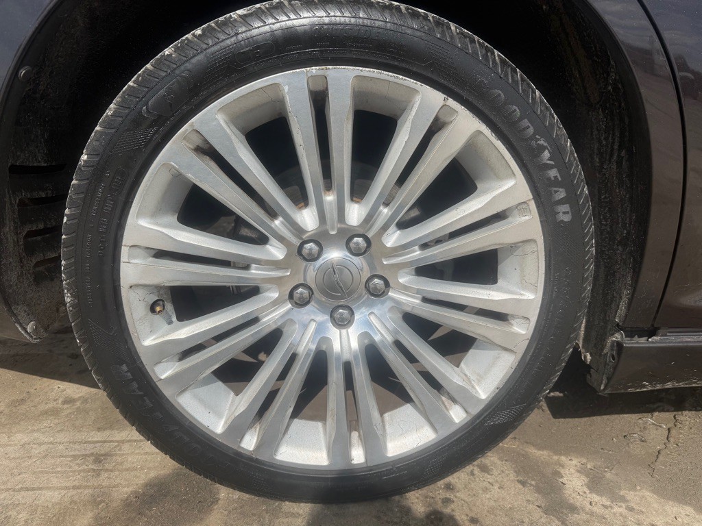 2012 Chrysler 300 Image 4