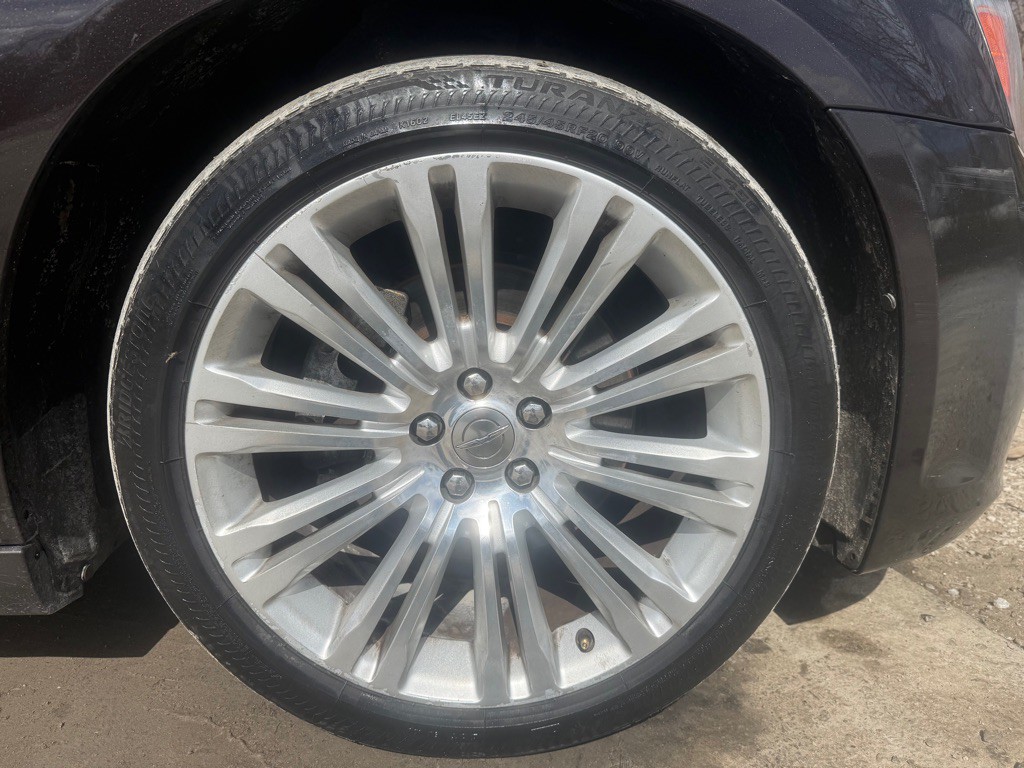 2012 Chrysler 300 Image 5