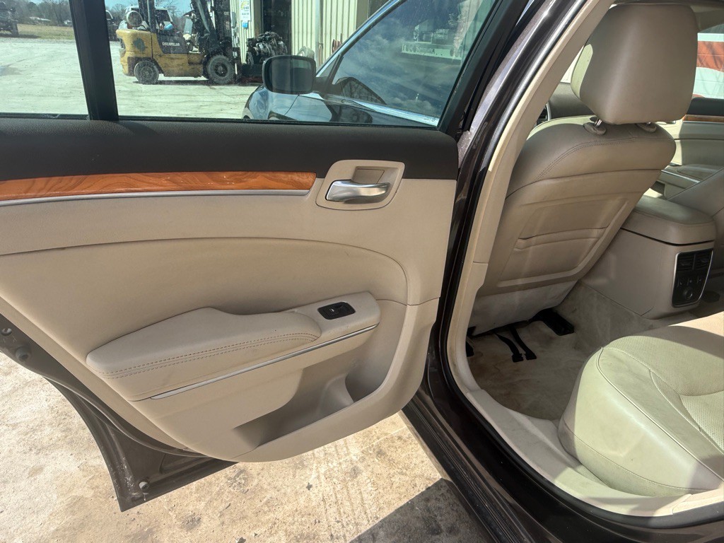 2012 Chrysler 300 Image 16