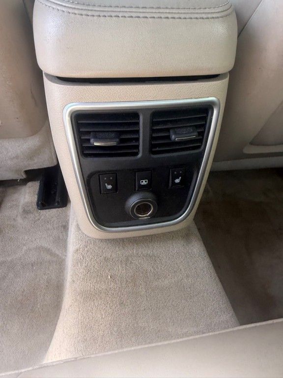 2012 Chrysler 300 Image 17