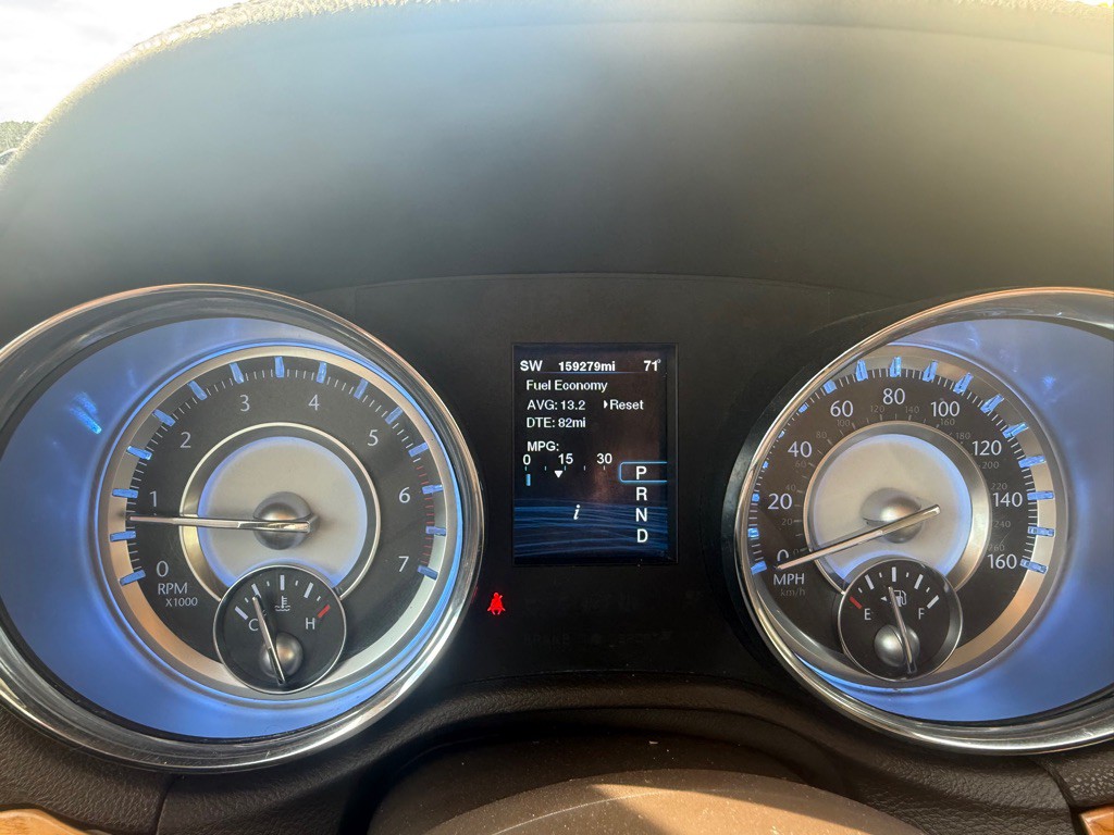 2012 Chrysler 300 Image 27