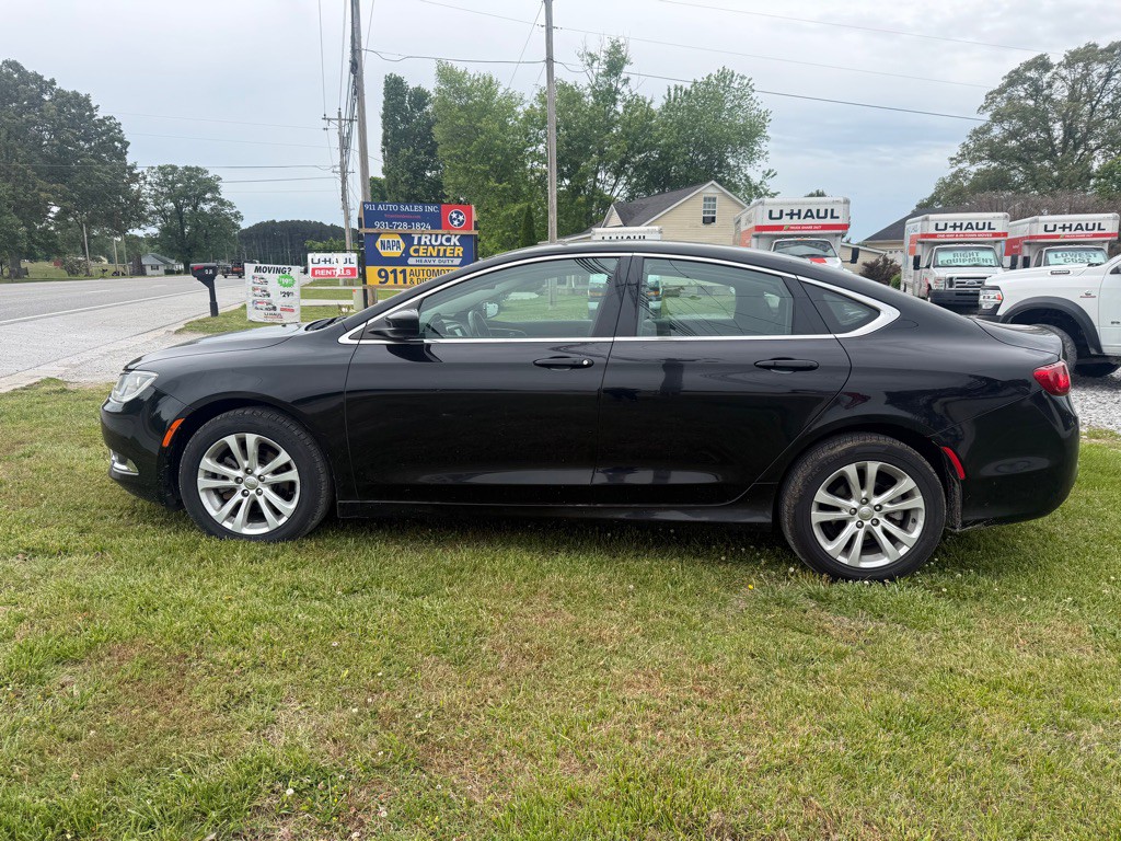 2016 Chrysler 200 Image 1
