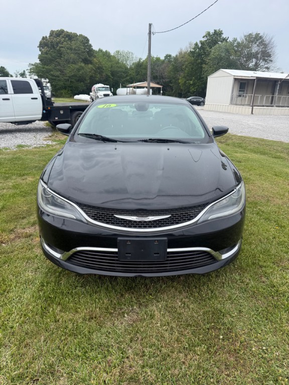 2016 Chrysler 200 Image 2