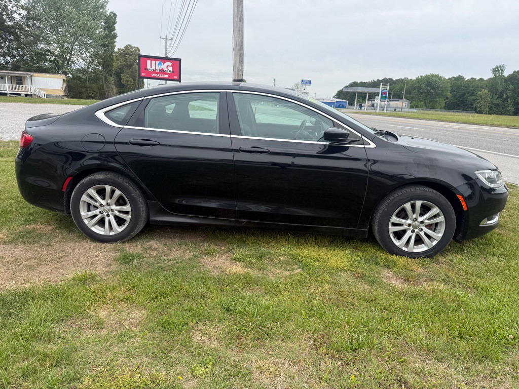 2016 Chrysler 200 Image 3