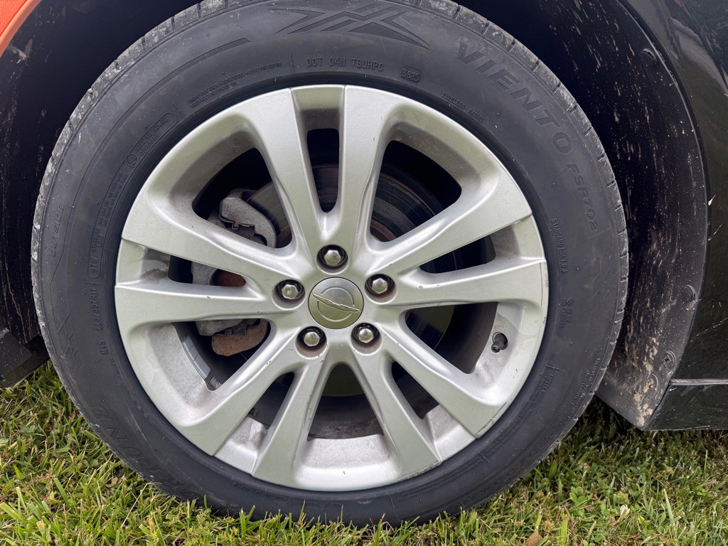 2016 Chrysler 200 Image 6