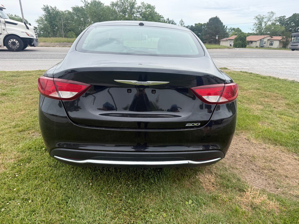 2016 Chrysler 200 Image 13