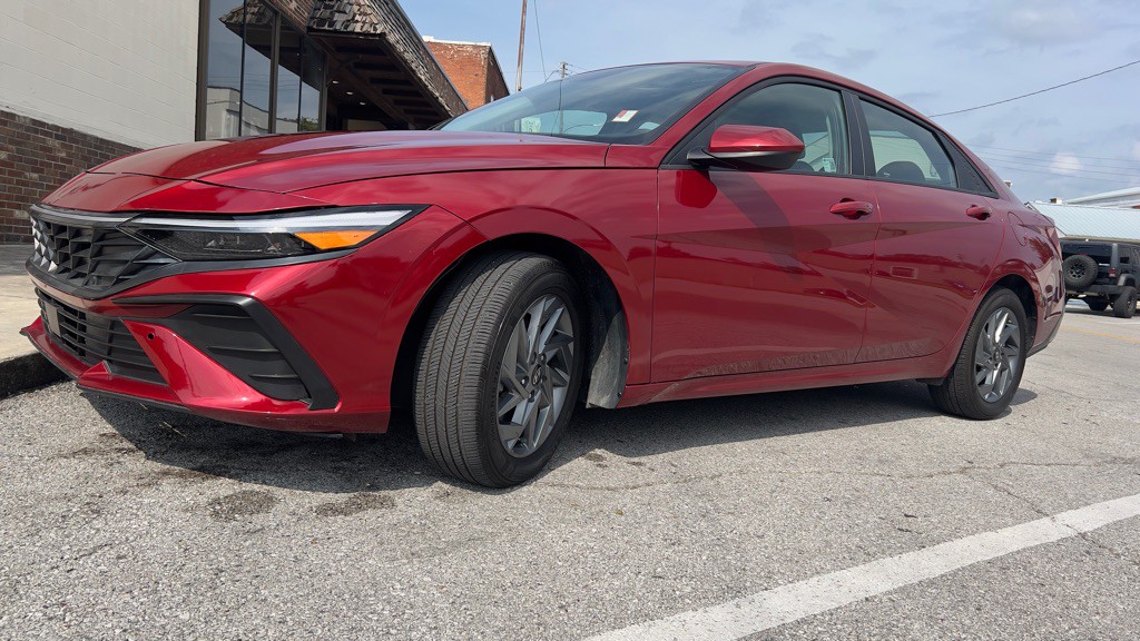 2024 Hyundai Elantra Image 2