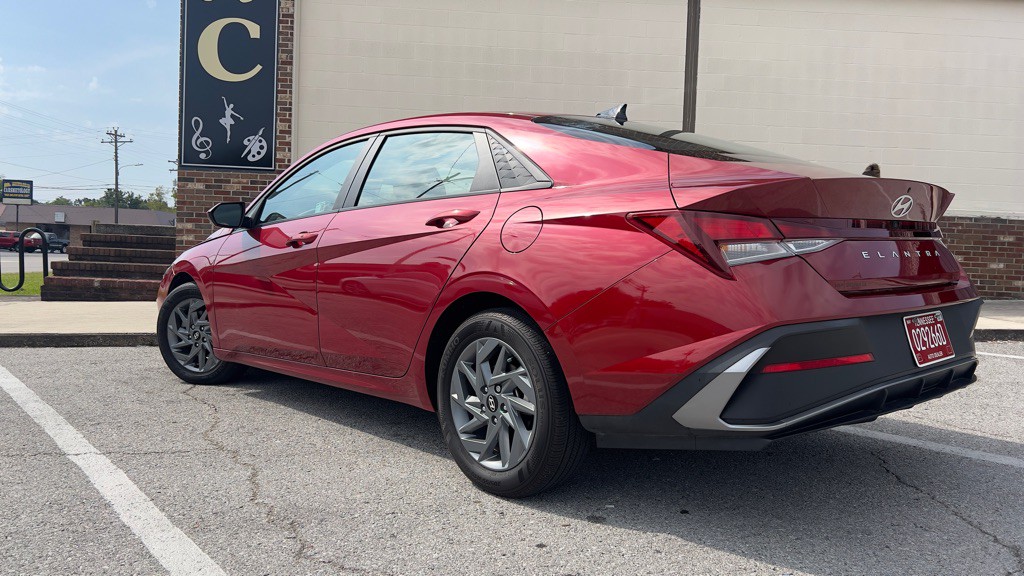 2024 Hyundai Elantra Image 7