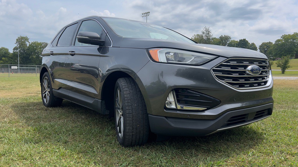 2020 Ford Edge Image 2