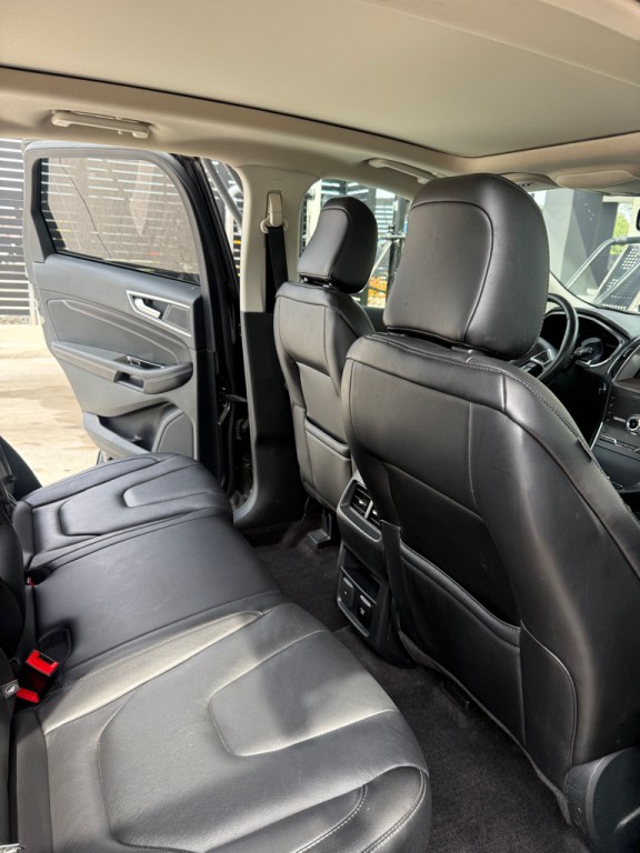 2020 Ford Edge Image 16