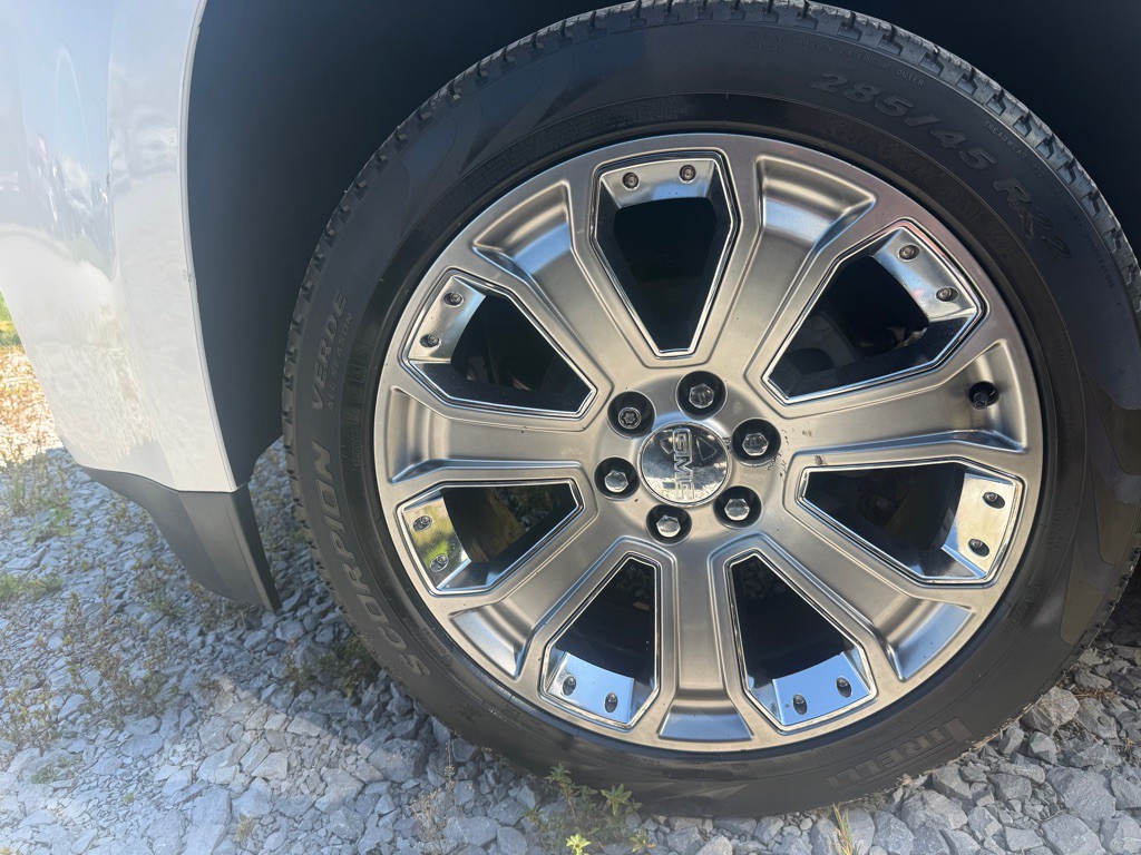 2018 GMC Yukon Image 13