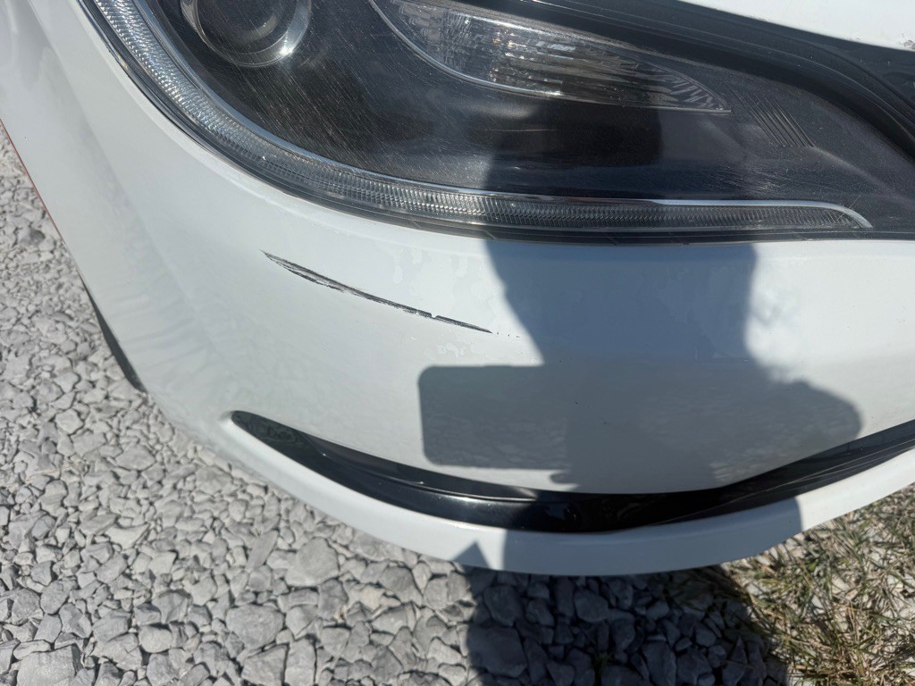 2015 Chrysler 200 Image 2