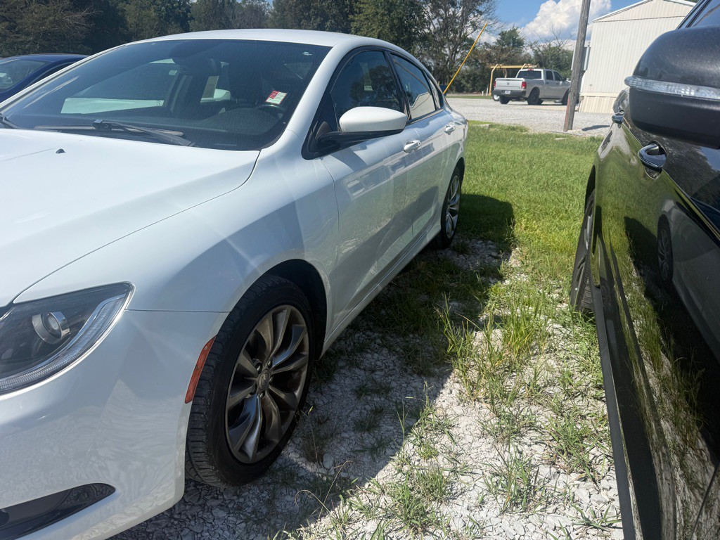 2015 Chrysler 200 Image 4