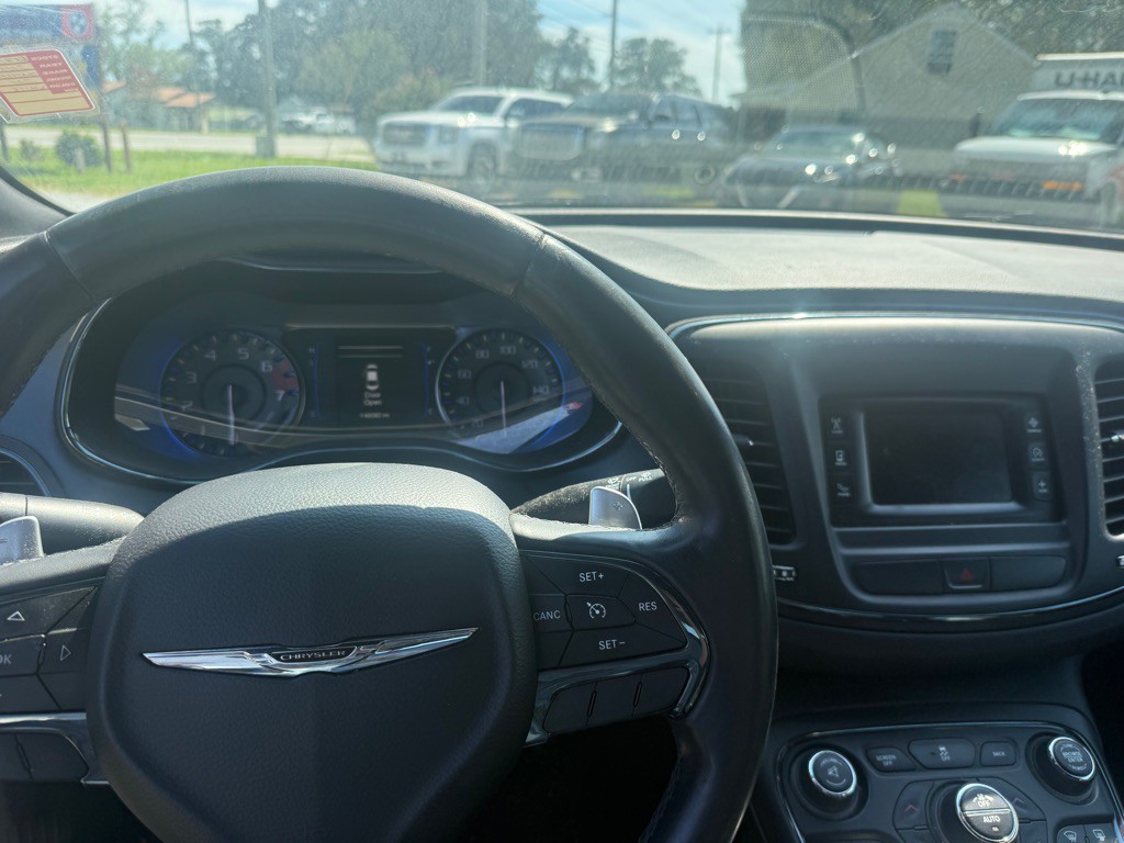 2015 Chrysler 200 Image 5