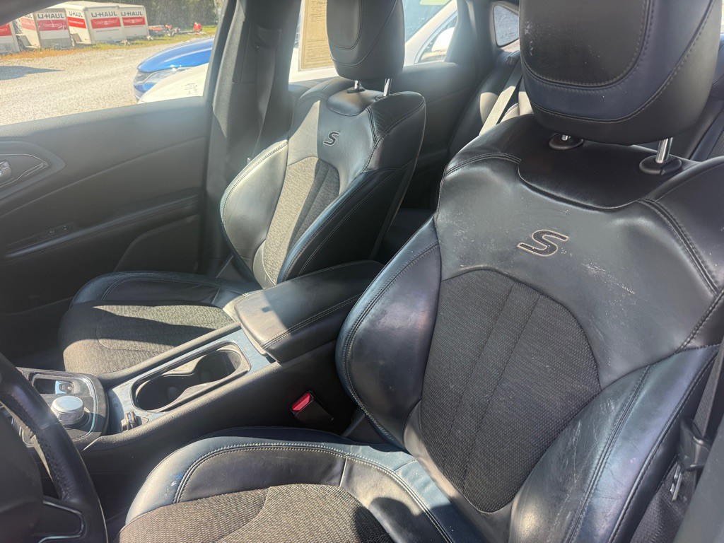 2015 Chrysler 200 Image 7