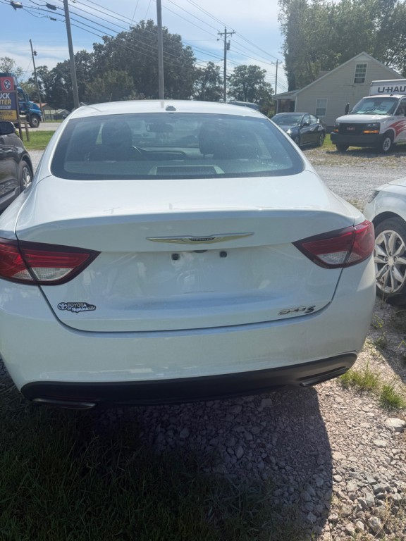 2015 Chrysler 200 Image 9