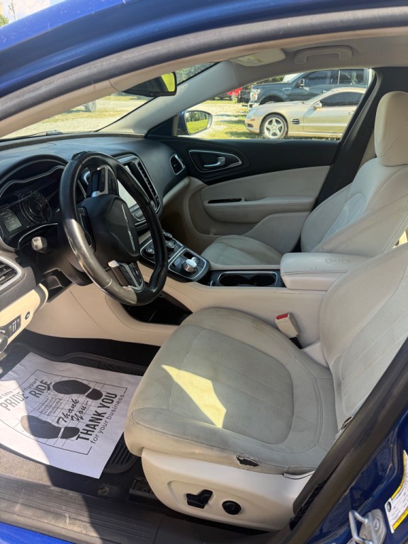2015 Chrysler 200 Image 5
