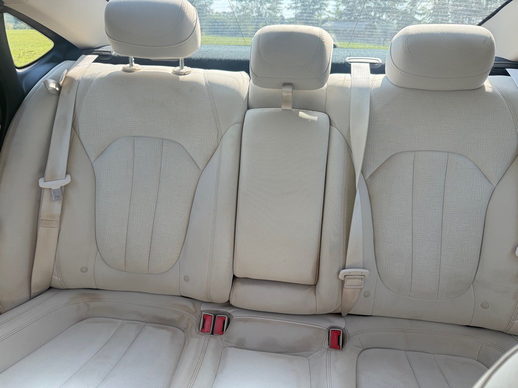 2015 Chrysler 200 Image 7