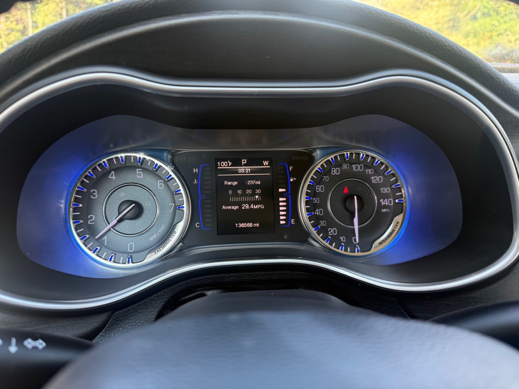 2015 Chrysler 200 Image 8