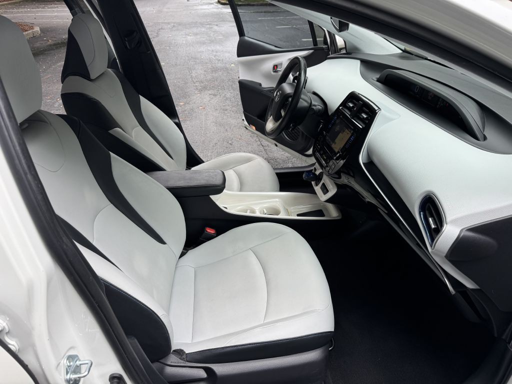 2017 Toyota Prius Image 10