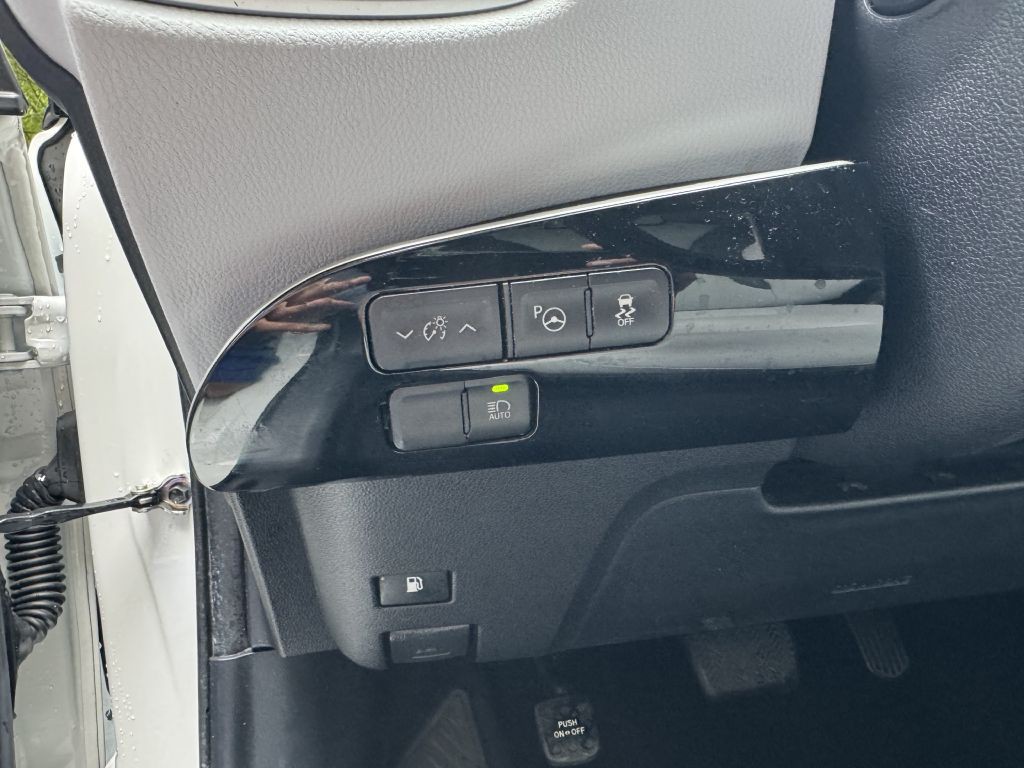 2017 Toyota Prius Image 12