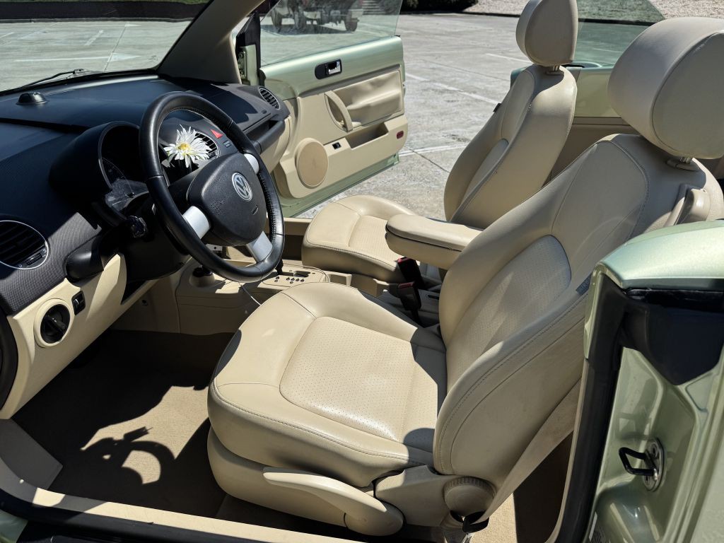 2009 Volkswagen Beetle Image 9