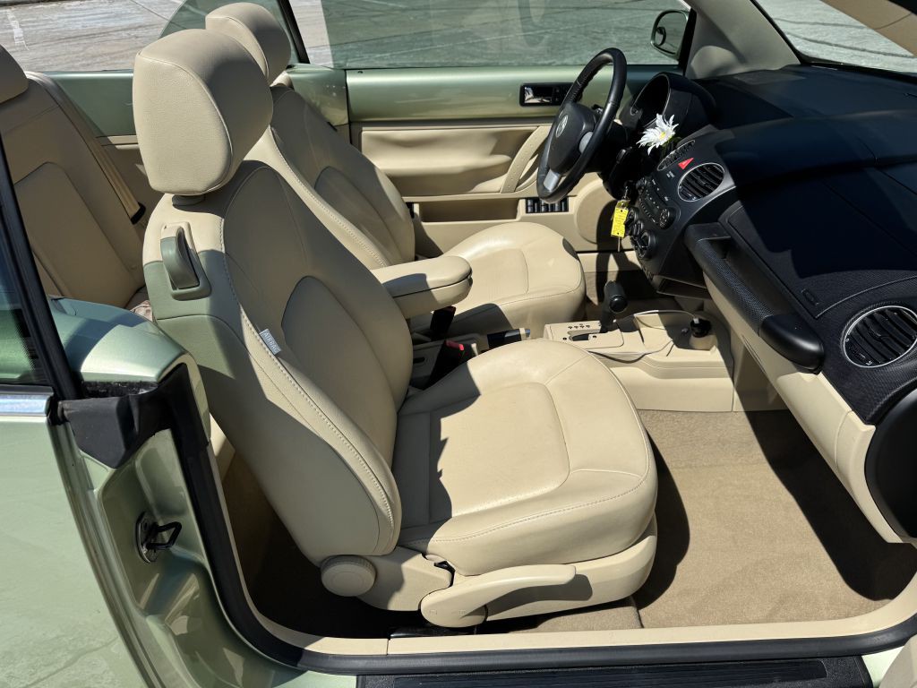 2009 Volkswagen Beetle Image 12