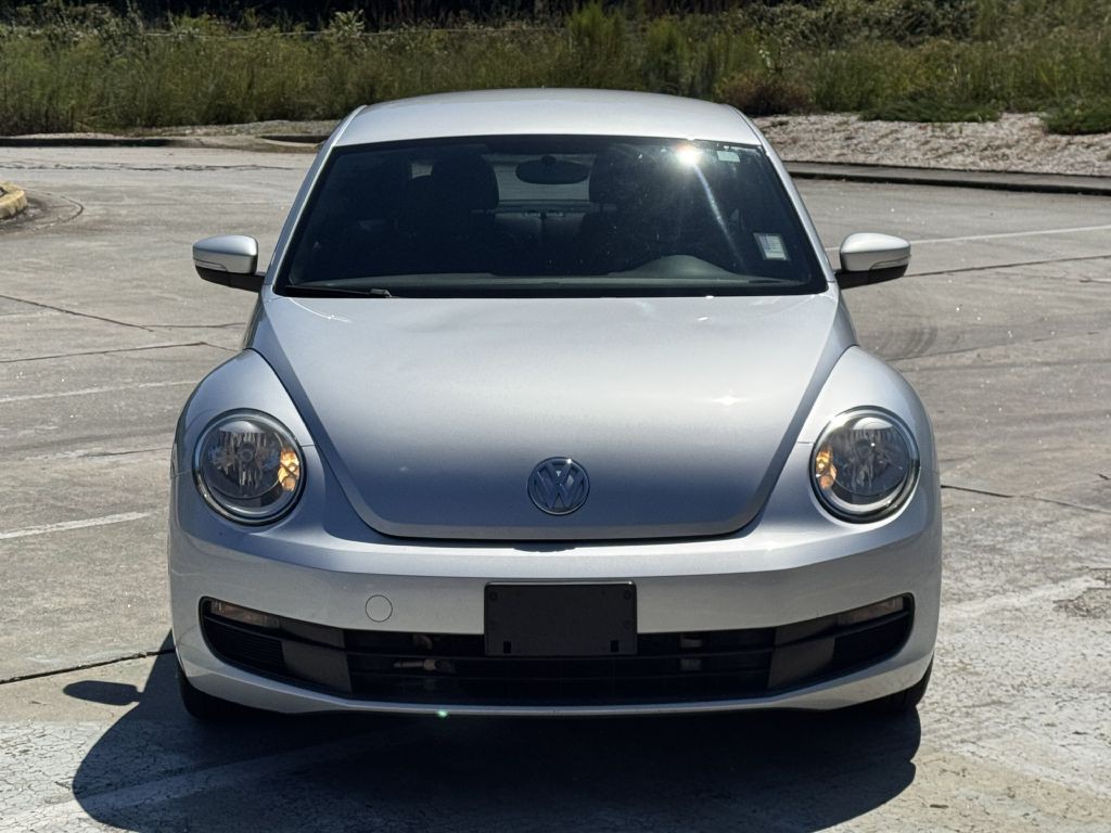 2015 Volkswagen Beetle Image 2
