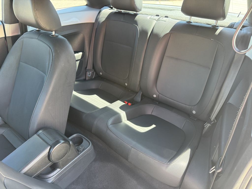2015 Volkswagen Beetle Image 8