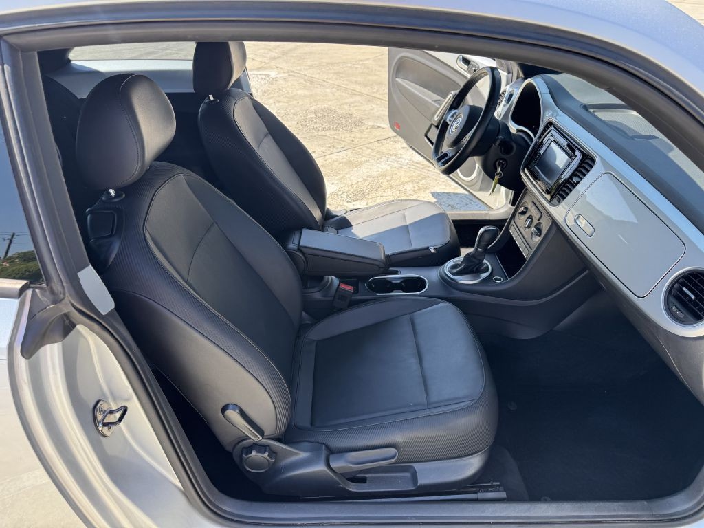 2015 Volkswagen Beetle Image 10
