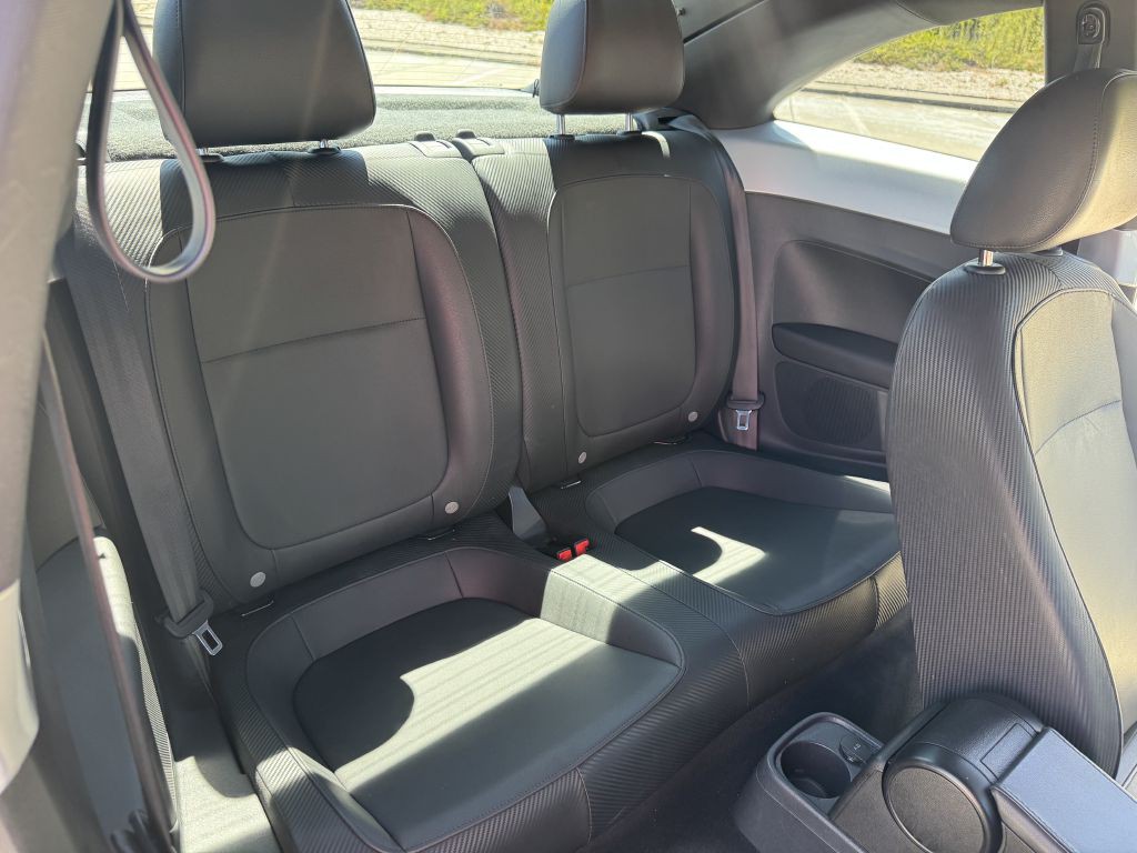 2015 Volkswagen Beetle Image 11