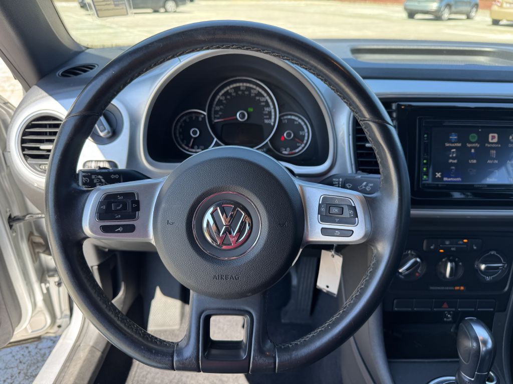 2015 Volkswagen Beetle Image 14