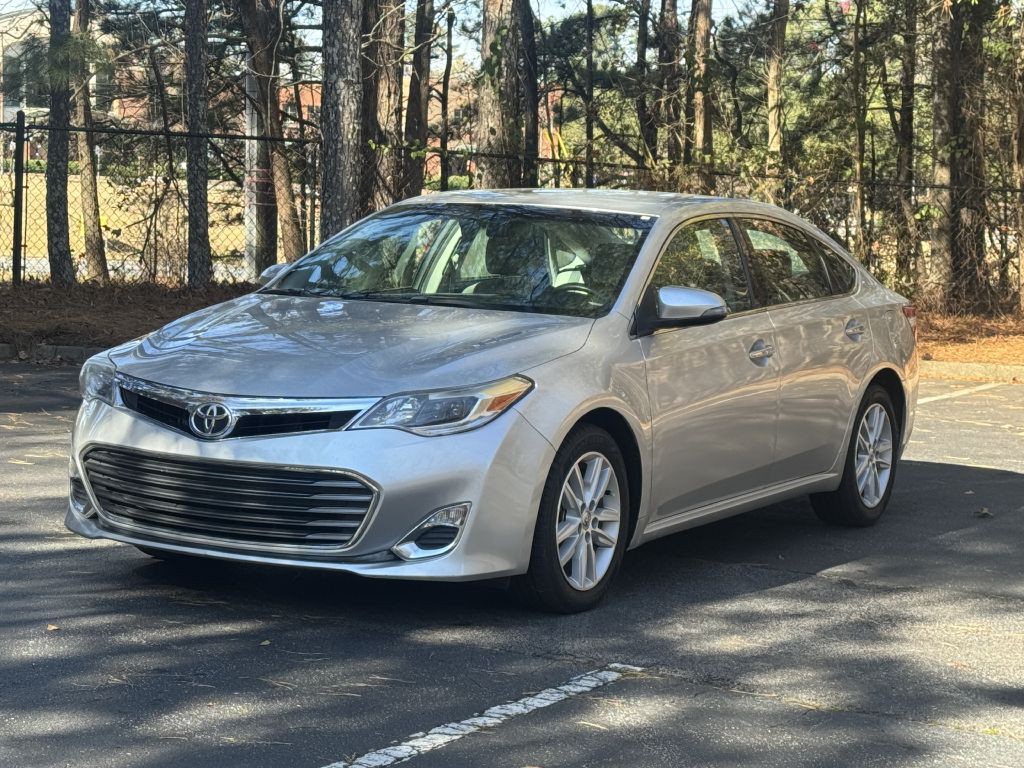 2013 Toyota Avalon Image 1