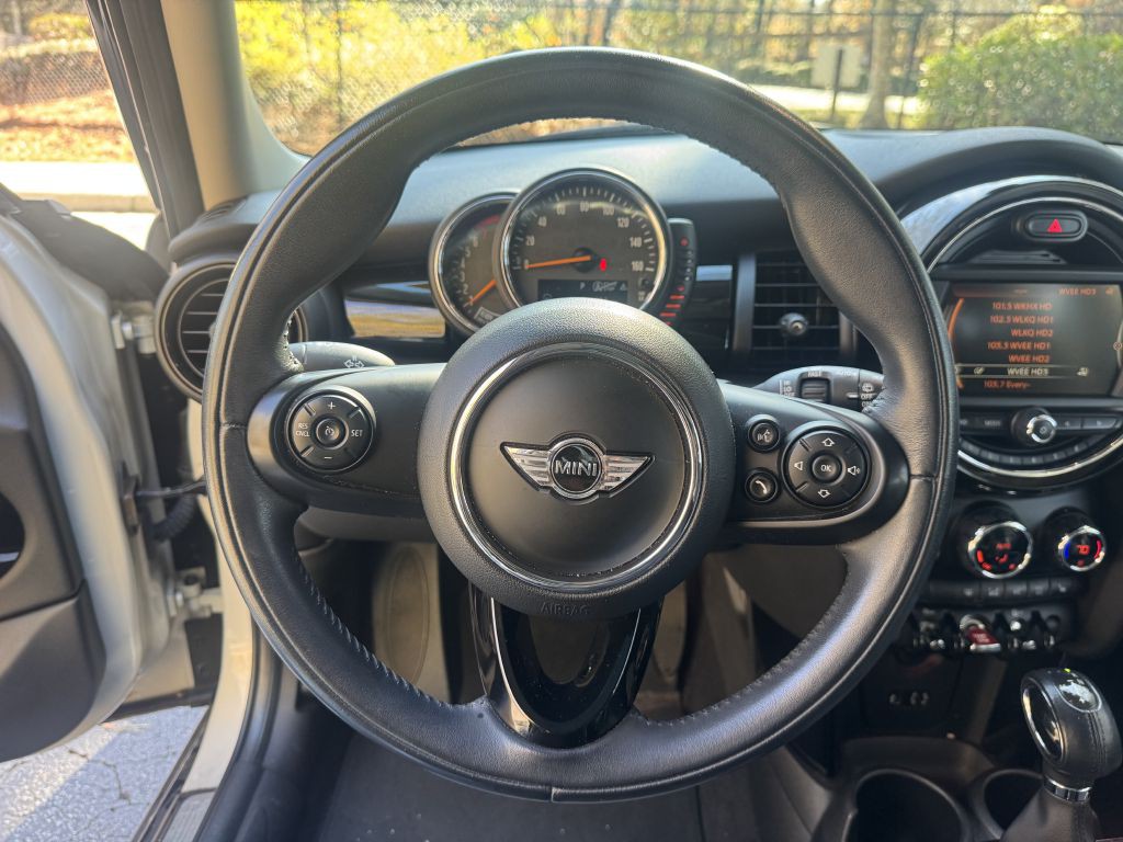2016 MINI Cooper Image 14