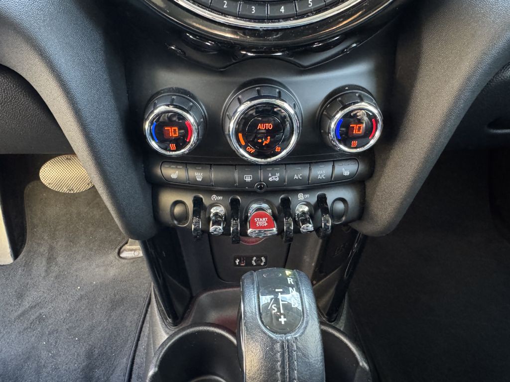 2016 MINI Cooper Image 15