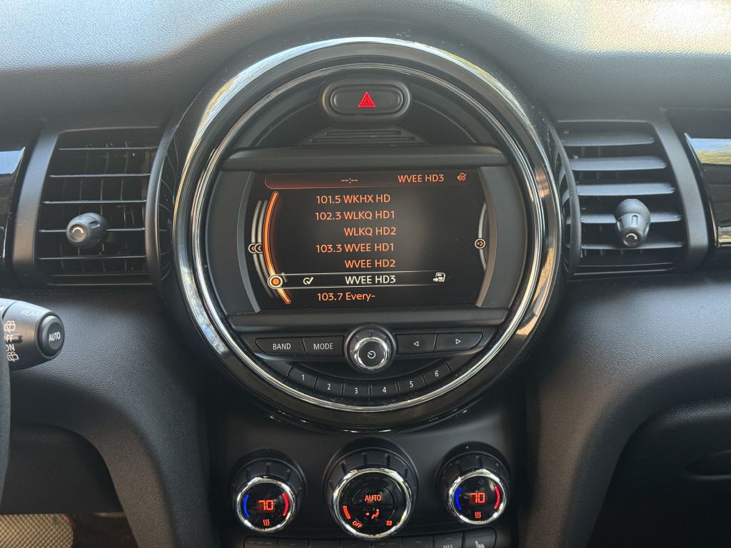 2016 MINI Cooper Image 16