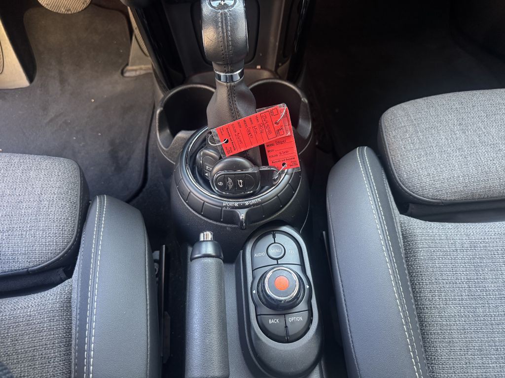 2016 MINI Cooper Image 17