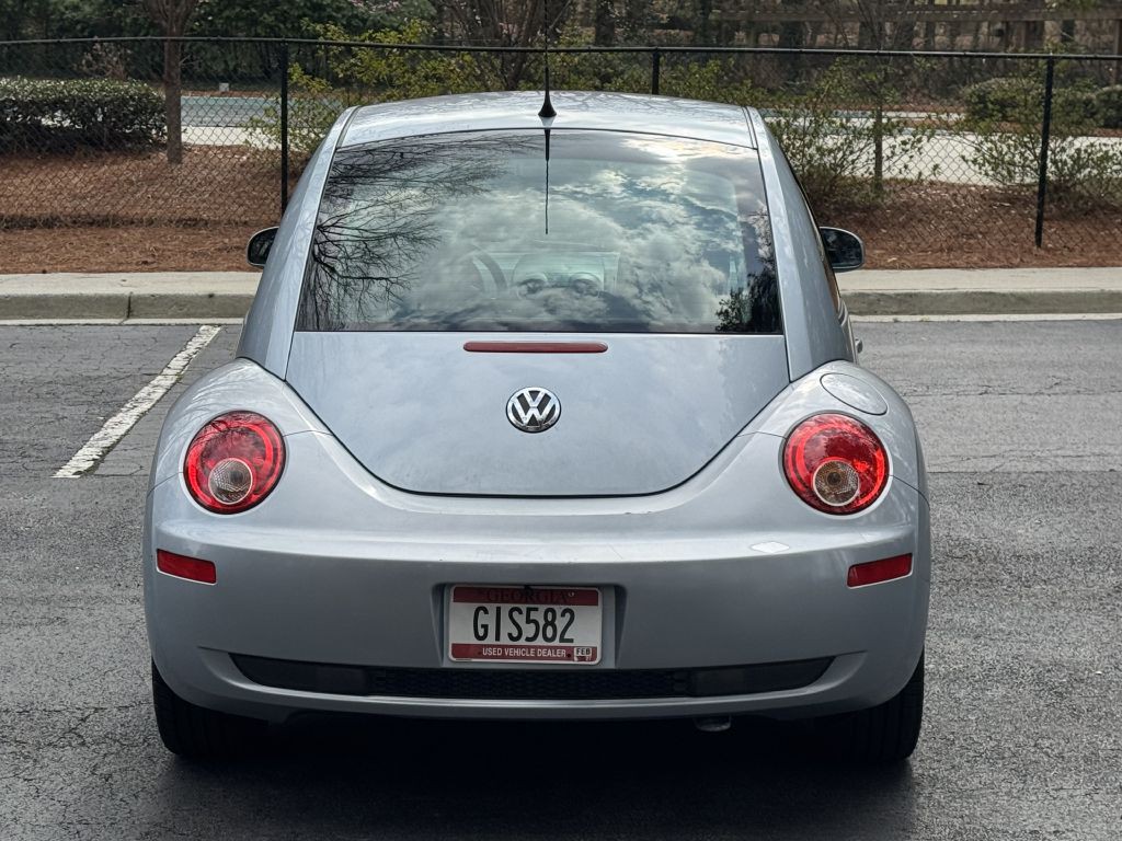 2010 Volkswagen Beetle Image 5