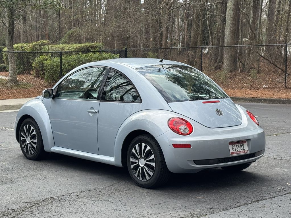 2010 Volkswagen Beetle Image 6